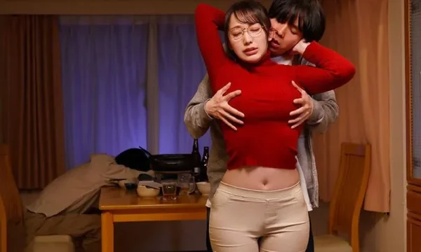 Chuyện tình của cậu học sinh và cô gái nhà kế bên đa “nhân cách”