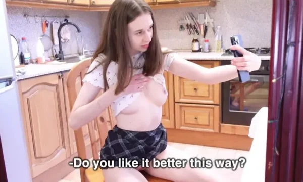 Khi cô bạn cùng là gái show hàng trên stripchat