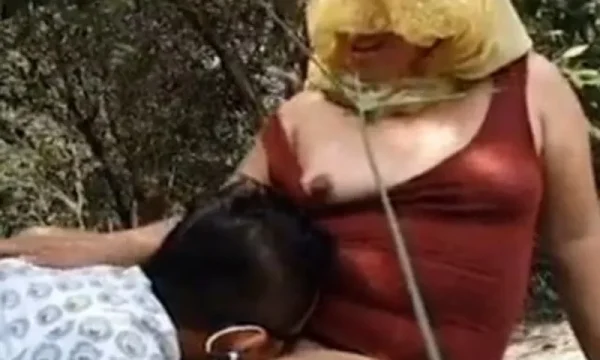 Cặp người vợ chồng yêu dâm quay clip sex trong rừng