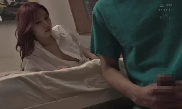 Con ghệ thằng bạn đến chơi ngủ lại, nữa đêm tôi thẩm du bị cô ấy nhìn thấy