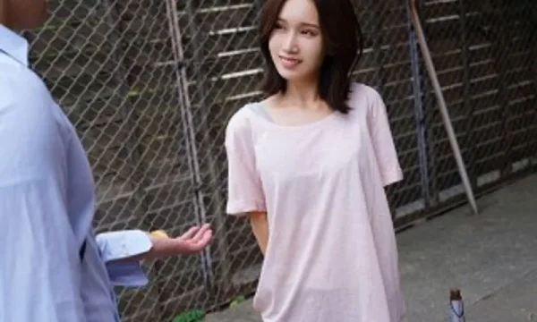 Cô chủ nhà xinh đẹp và cậu học sinh thuê phòng may mắn