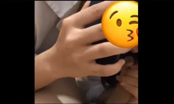 Má gọi điện thoại lúc con đang học nhóm