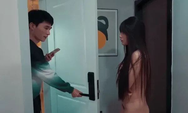 Cho người phụ nữ hàng xóm trần chuồng ở nhờ vì bị Gã chồng đuổi ra khỏi nhà