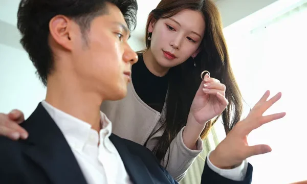 Vợ đi du lịch, chồng yêu ở nhà bị nhỏ em vợ gạ địt không trượt phát nào