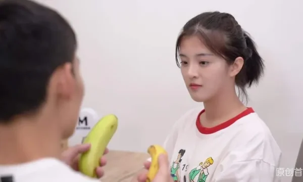 Dạy đứa cô bạn gái ngây ngô về chuyện tình dục