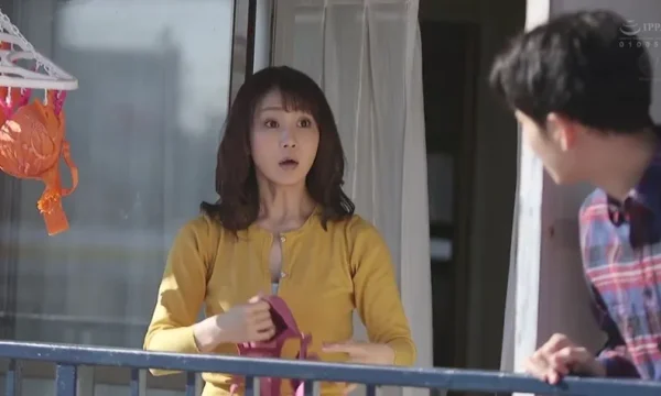 Cậu học sinh mỗi đêm khó ngủ bởi tiếng rên của em hotgirl cạnh nhà cạnh bên