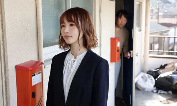 Gã gần nhà biến thái thường xuyên nghe tiếng rên của đôi vợ yêu người chồng trẻ cạnh bên