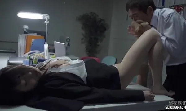 Em thư ký tội nghiệp gặp phải gã cấp trên biến thái