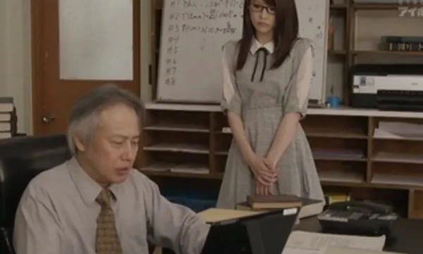 Cô giáo gạ tình thầy hiệu trưởng