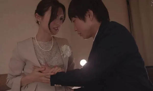 Má kế đến chúc mừng con trai tốt nghiệp và món quà bất ngờ